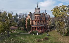 Henderson Castle Inn